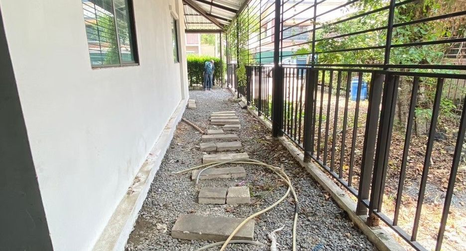 For rent 3 bedrooms townhouse in Sam Phran, Nakhon Pathom