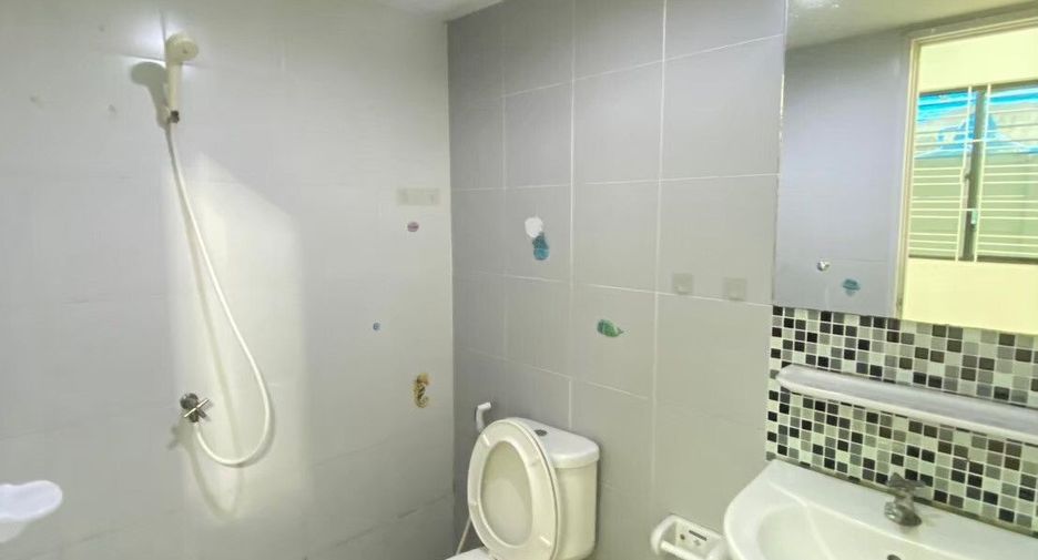 For rent 3 bedrooms townhouse in Sam Phran, Nakhon Pathom