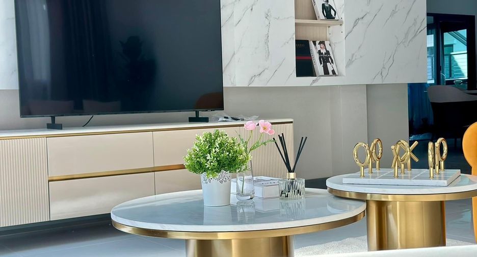 Casa en venta y en alquiler de 4 habitaciones en Bang Phli, Samut Prakan