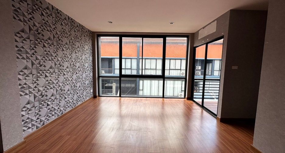 For sale 3 bedrooms townhouse in Pak Kret, Nonthaburi