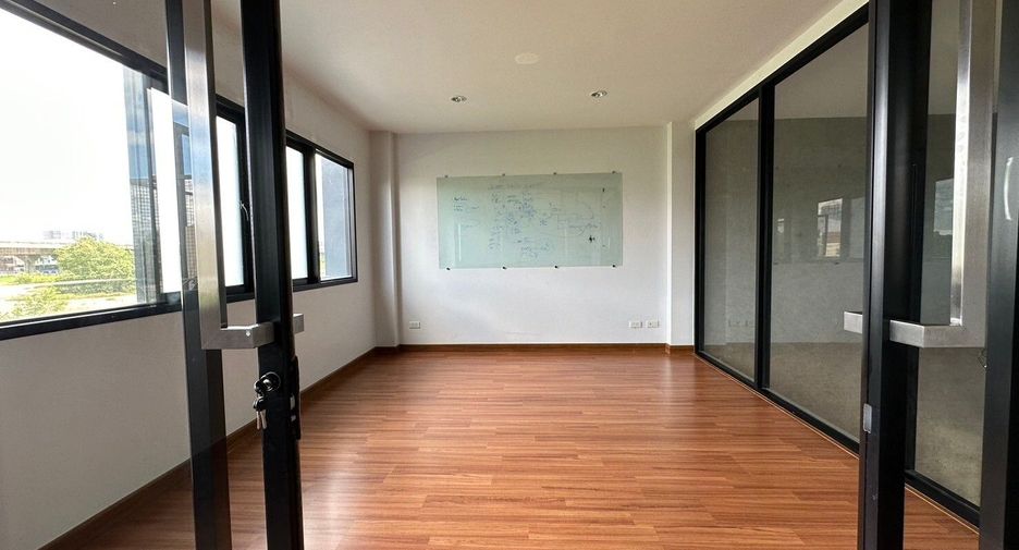 For sale 3 bedrooms townhouse in Pak Kret, Nonthaburi