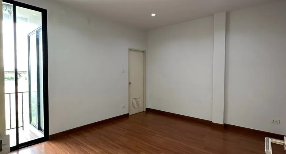 For sale 3 bedrooms townhouse in Pak Kret, Nonthaburi