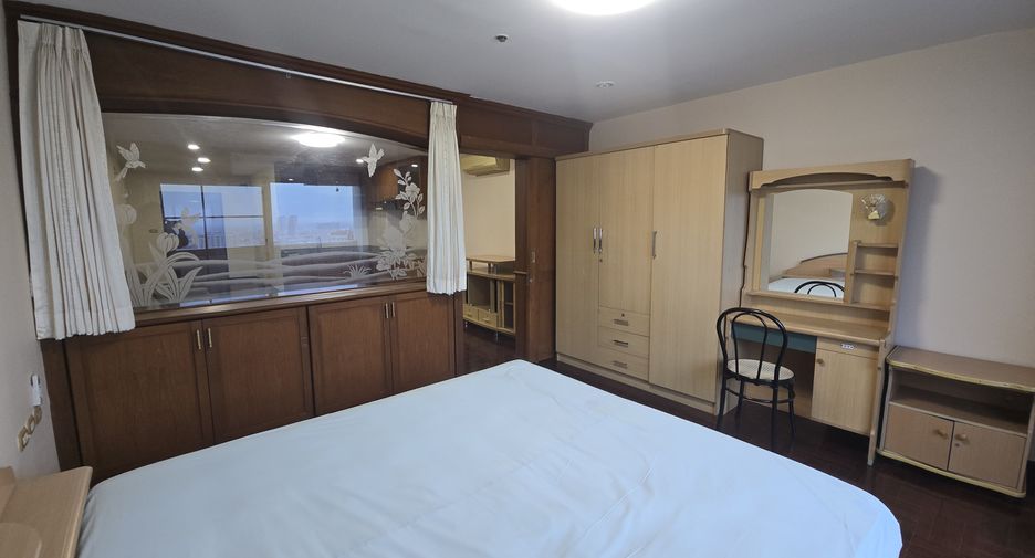 For rent and for sale 1 bed condo in Yan Nawa, Bangkok