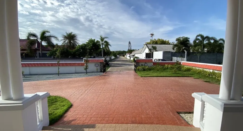 For rent 4 bedrooms house in Bang Lamung, Chonburi