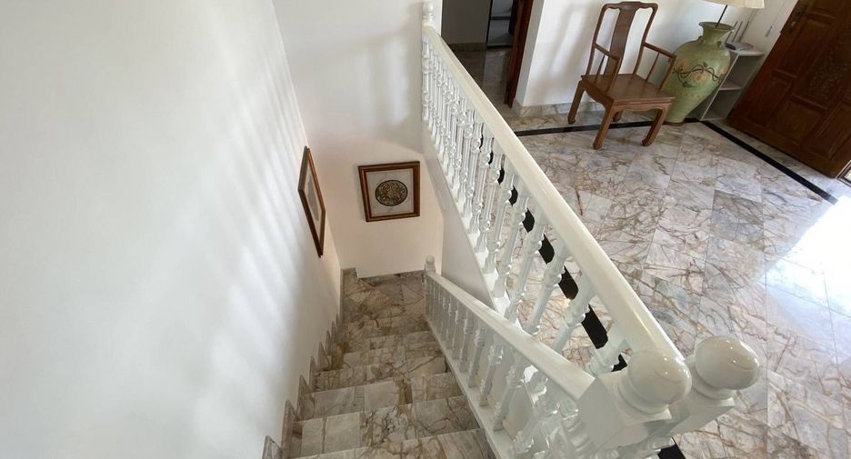 For rent 4 bedrooms house in Huay Yai, Pattaya