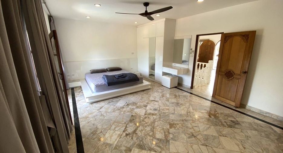 For rent 4 bedrooms house in Huay Yai, Pattaya