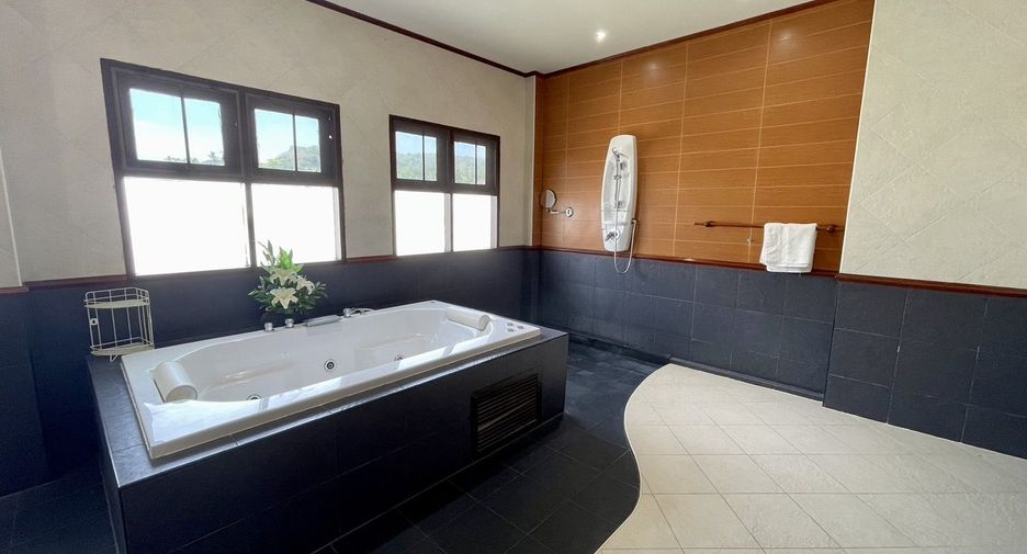 À vendre et à louer 3 chambres villa à Mueang Phuket, Phuket
