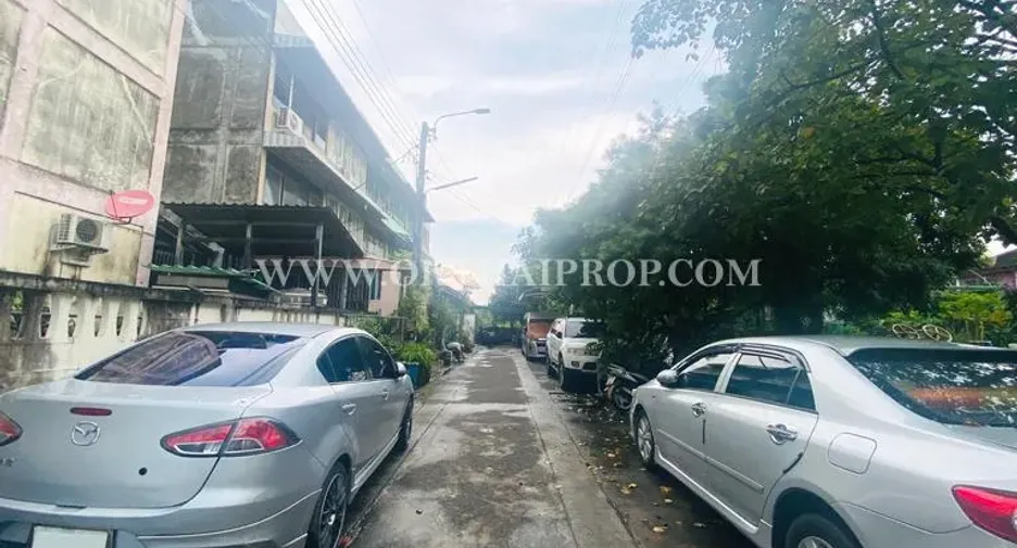 Reihenhaus zum Kauf mit 2 Zimmer in Bang Kruai, Nonthaburi