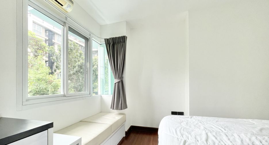 For sale 2 bedrooms condo in Phra Khanong, Bangkok