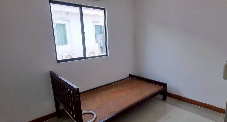 For rent 3 bedrooms townhouse in Sam Phran, Nakhon Pathom