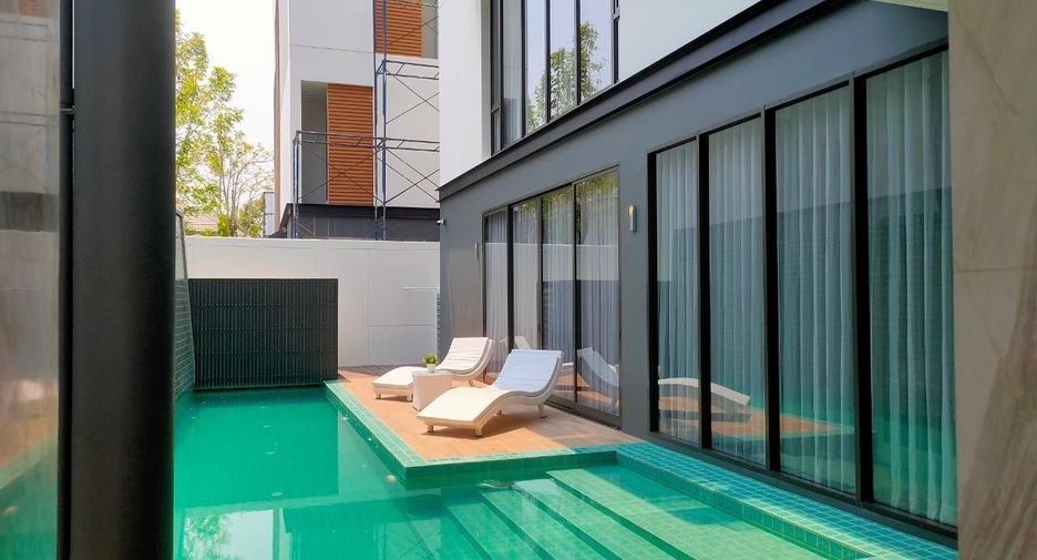 For sale 4 bedrooms house in Lat Phrao, Bangkok