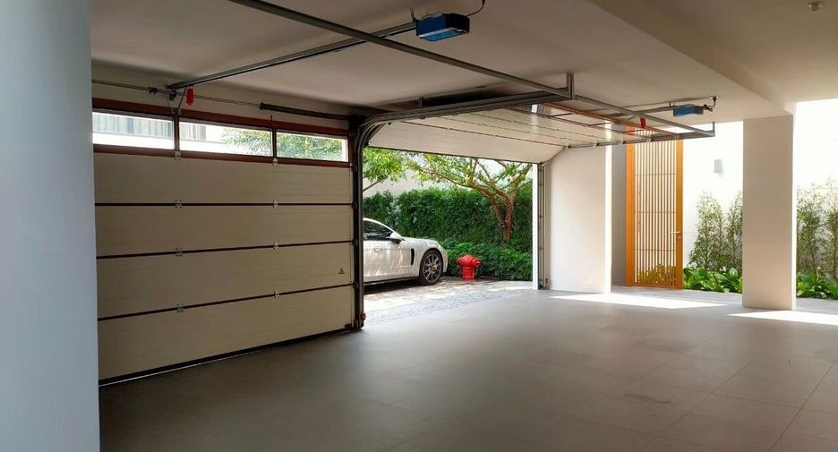 For sale 4 bedrooms house in Lat Phrao, Bangkok