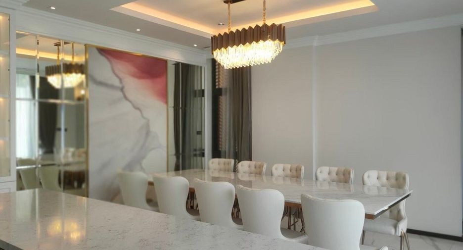 For sale 4 bedrooms house in Lat Phrao, Bangkok