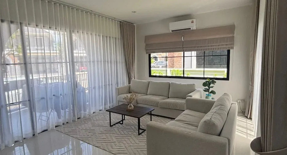 For rent 4 bedrooms house in Mueang Phuket, Phuket