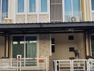 For sale 4 bedrooms townhouse in Bang Phli, Samut Prakan