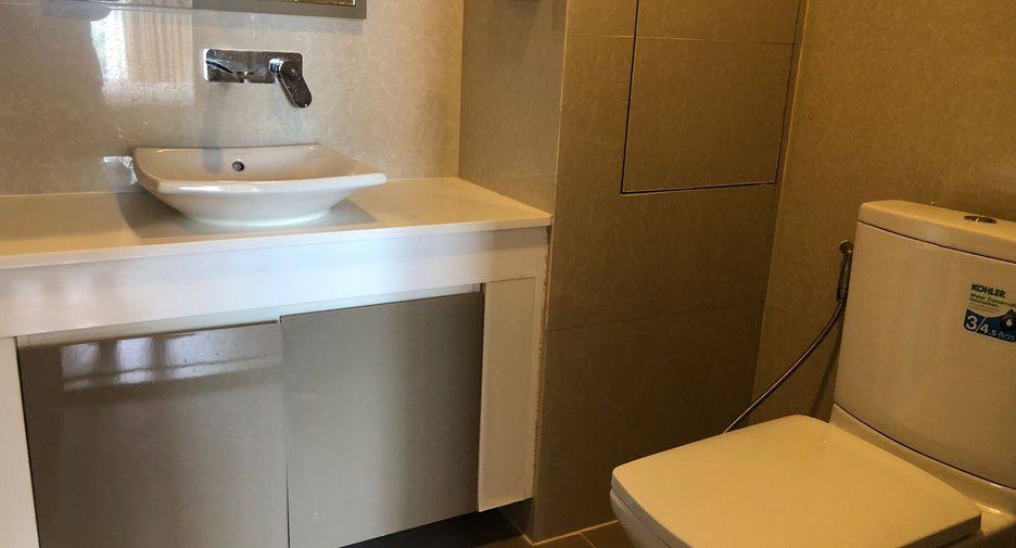 For sale 1 bed condo in Khlong Toei, Bangkok