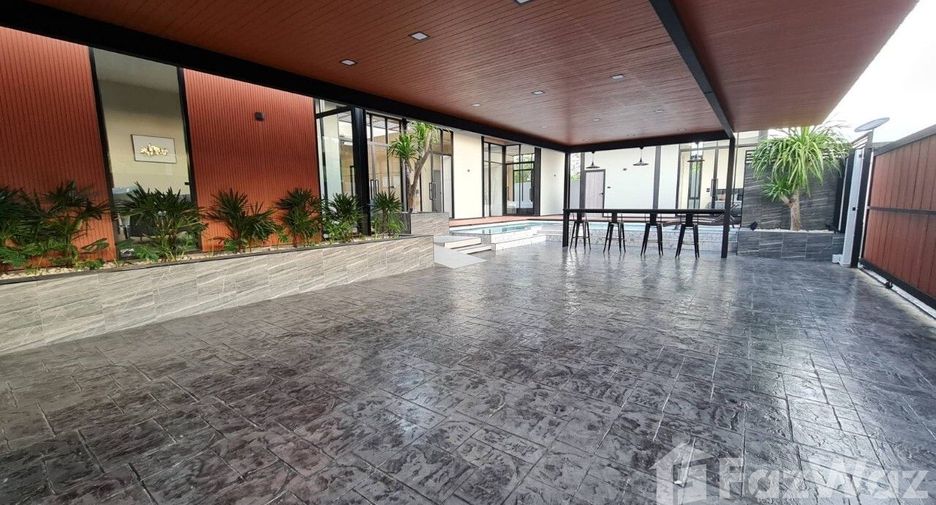 For sale 4 bedrooms villa in Sattahip, Pattaya