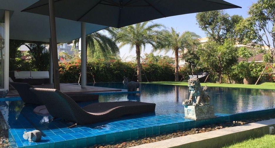 For sale 7 bedrooms villa in Bang Phli, Samut Prakan