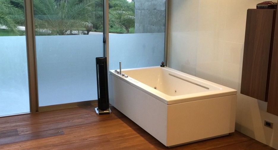 For sale 7 bedrooms villa in Bang Phli, Samut Prakan