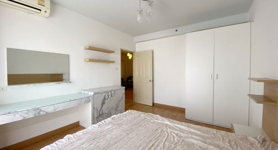 For sale 2 bedrooms condo in Bang Phlat, Bangkok