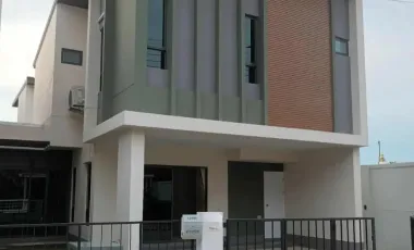 For rent 3 bedrooms townhouse in Mueang Nonthaburi, Nonthaburi