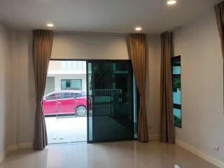 Аренда 3 спальни таунхаус в Mueang Nonthaburi, Нонтабури