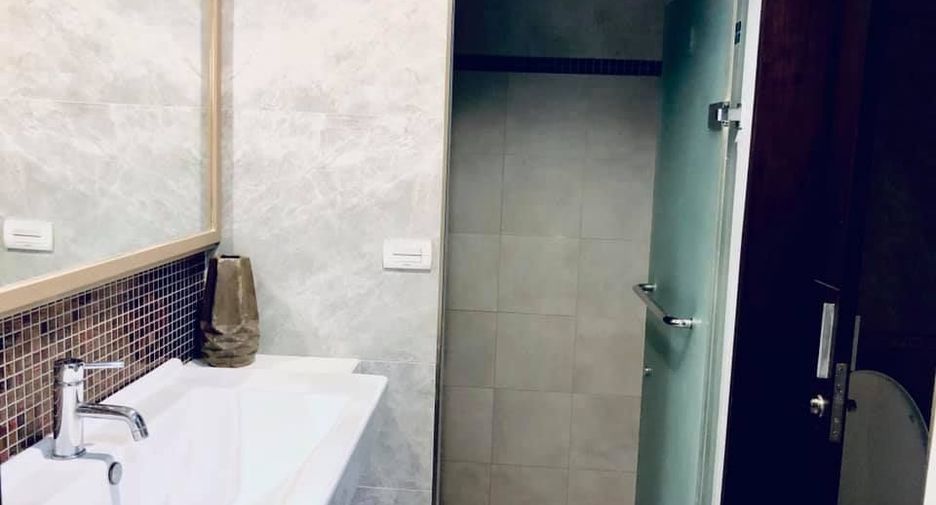 Condo en venta de 2 habitaciones en Bang Na, Bangkok
