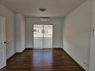 For sale 3 bedrooms townhouse in Mueang Samut Prakan, Samut Prakan