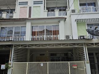 For sale 3 bedrooms townhouse in Mueang Samut Prakan, Samut Prakan