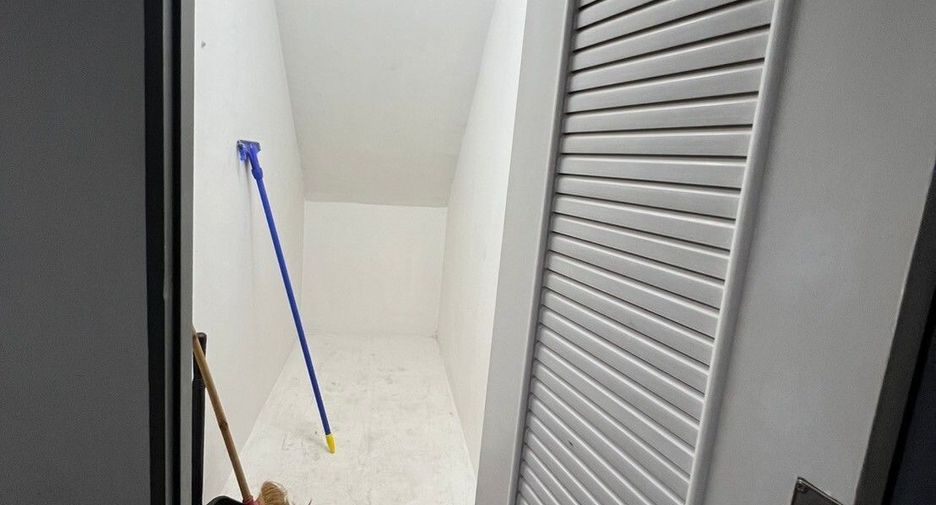 For rent 3 bedrooms townhouse in Mueang Phuket, Phuket