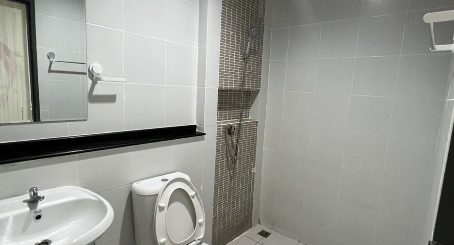 For rent 3 bedrooms townhouse in Mueang Phuket, Phuket