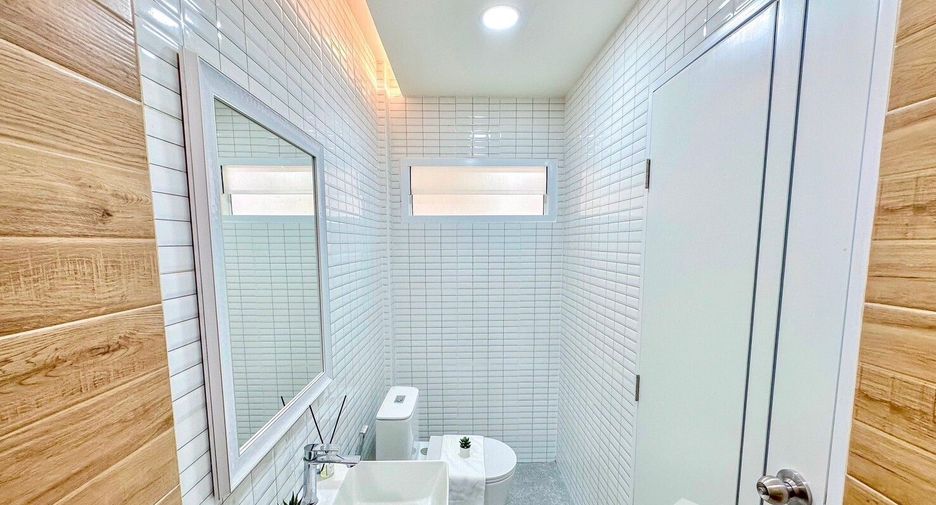 For sale 2 bedrooms townhouse in Nong Khaem, Bangkok