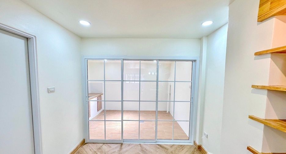 For sale 2 bedrooms townhouse in Nong Khaem, Bangkok