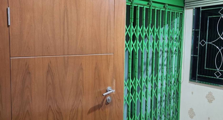 For sale 3 bedrooms retail Space in Mueang Surat Thani, Surat Thani