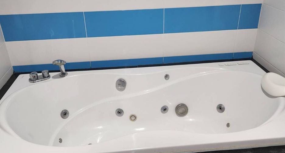 For sale 3 bedrooms retail Space in Mueang Surat Thani, Surat Thani