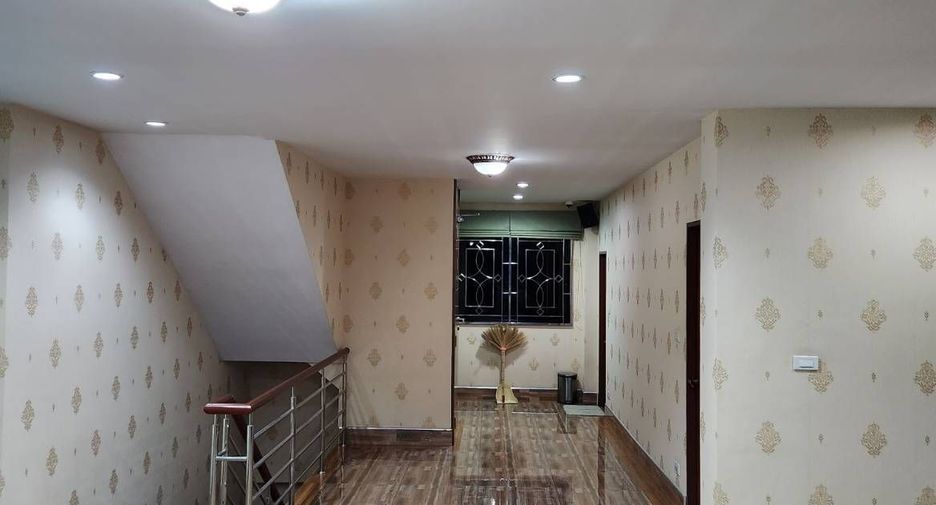 For sale 3 bedrooms retail Space in Mueang Surat Thani, Surat Thani