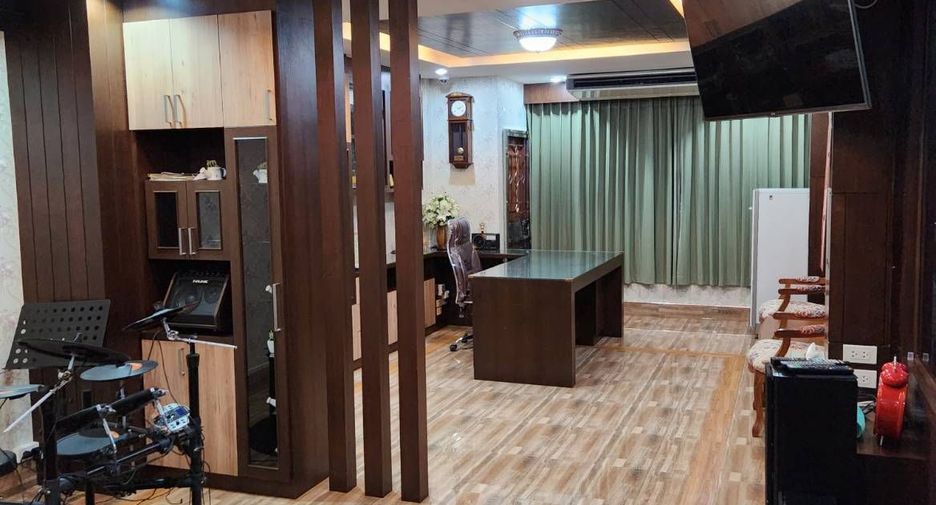 For sale 3 bedrooms retail Space in Mueang Surat Thani, Surat Thani