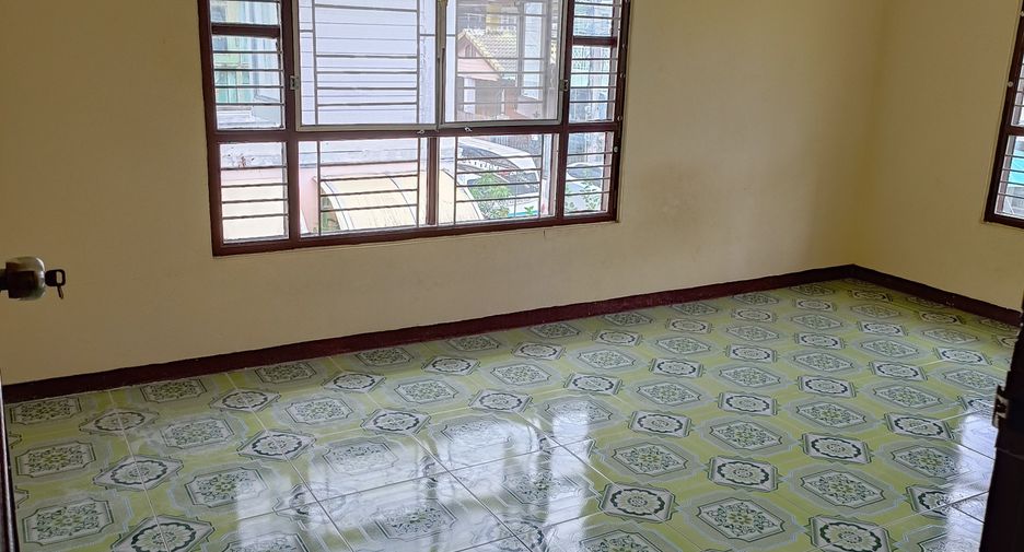 For sale 3 bedrooms townhouse in Khlong Luang, Pathum Thani