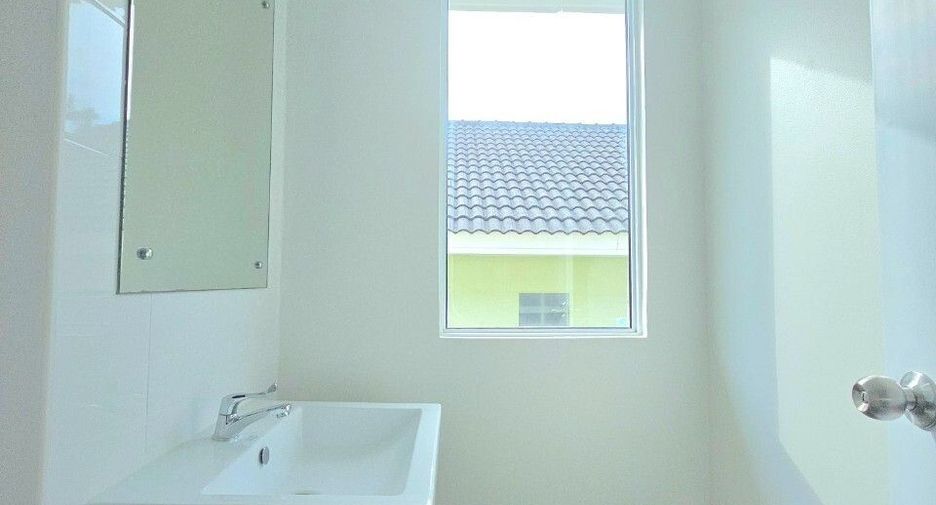 Reihenhaus zum Kauf mit 2 Zimmer in Mueang Phuket, Phuket