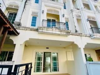 For sale 3 bedrooms townhouse in Phasi Charoen, Bangkok