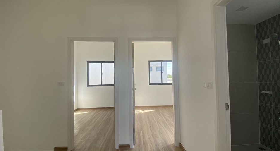 For sale 3 bedrooms townhouse in Lat Krabang, Bangkok