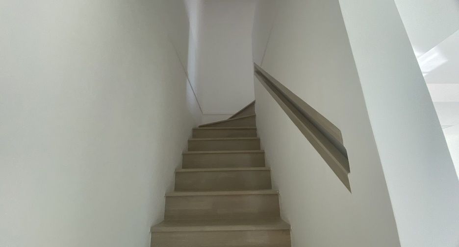 For sale 3 bedrooms townhouse in Lat Krabang, Bangkok