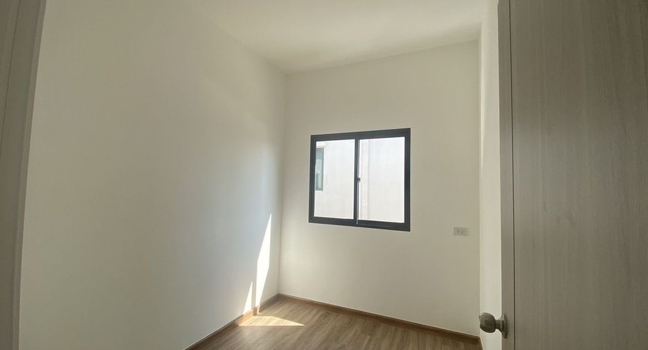 For sale 3 bedrooms townhouse in Lat Krabang, Bangkok