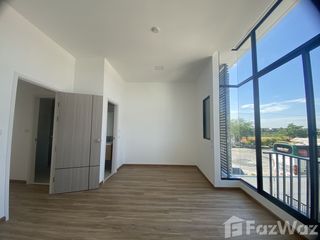 For sale 3 bedrooms townhouse in Lat Krabang, Bangkok