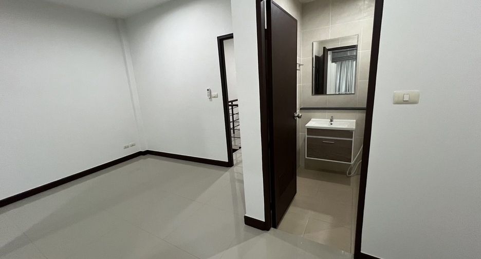 Reihenhaus zum Kauf mit 4 Zimmer in Thalang, Phuket