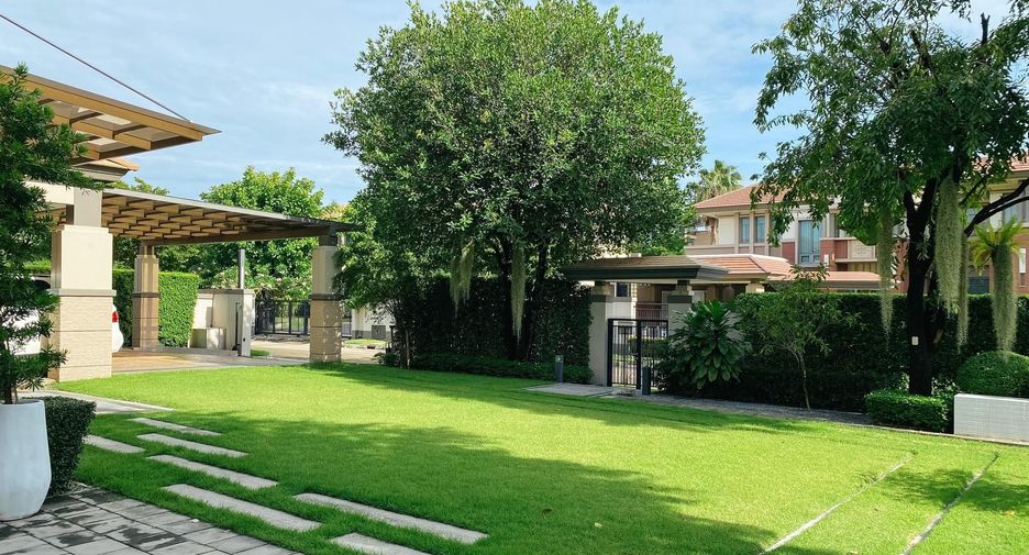For sale 4 bedrooms villa in Taling Chan, Bangkok
