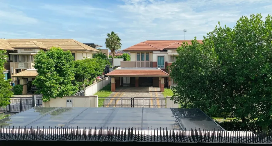 For sale 4 bedrooms villa in Taling Chan, Bangkok