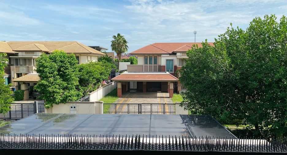For sale 4 bedrooms villa in Taling Chan, Bangkok