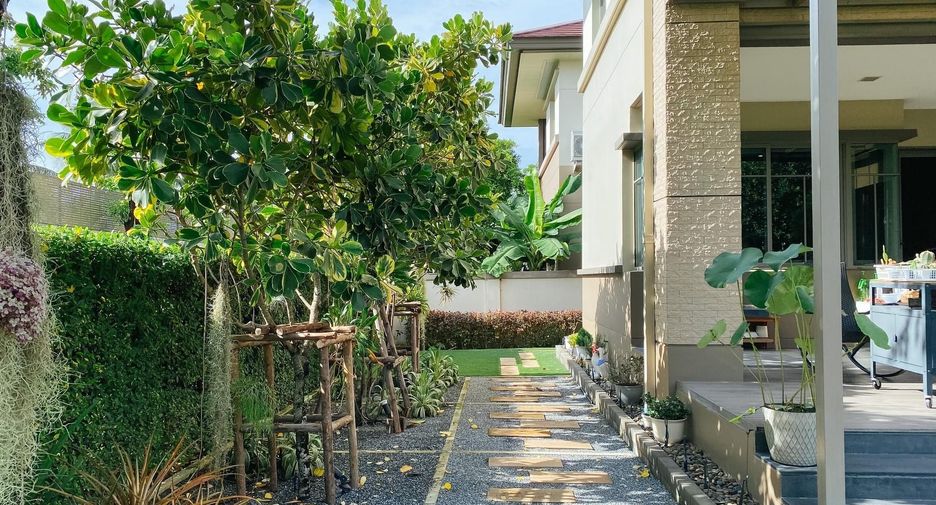 For sale 4 bedrooms villa in Taling Chan, Bangkok