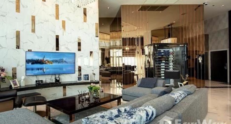 For sale 2 bedrooms condo in Huai Khwang, Bangkok